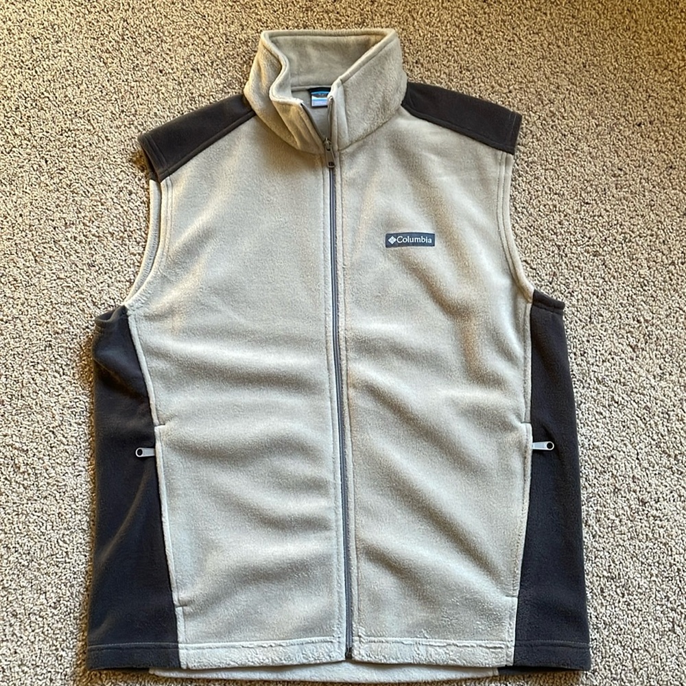 Men’s Columbia Fleece Vest - Gently worn. Like new.